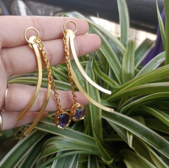 Very beautiful hanging chain handmade gold platted stone studded earrings - Picture 4 of 9